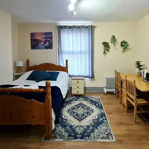 Lovely Private Near Central Apartment London
